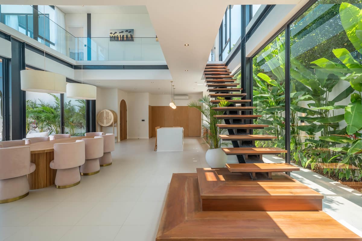 Villa Maverick exterior and pool